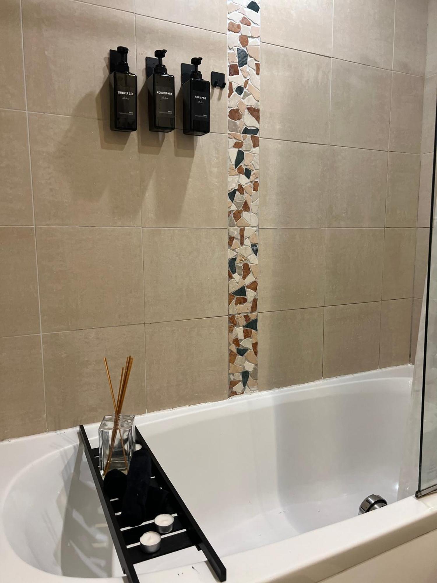 Chinatown Retreat With Free Park & Netflix *