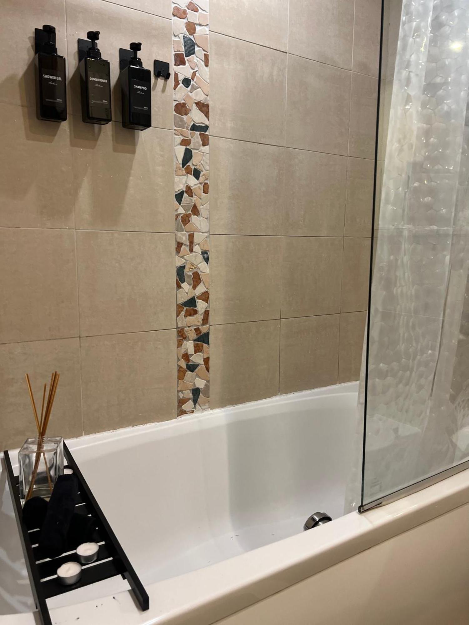 Chinatown Retreat With Free Park & Netflix Birmingham