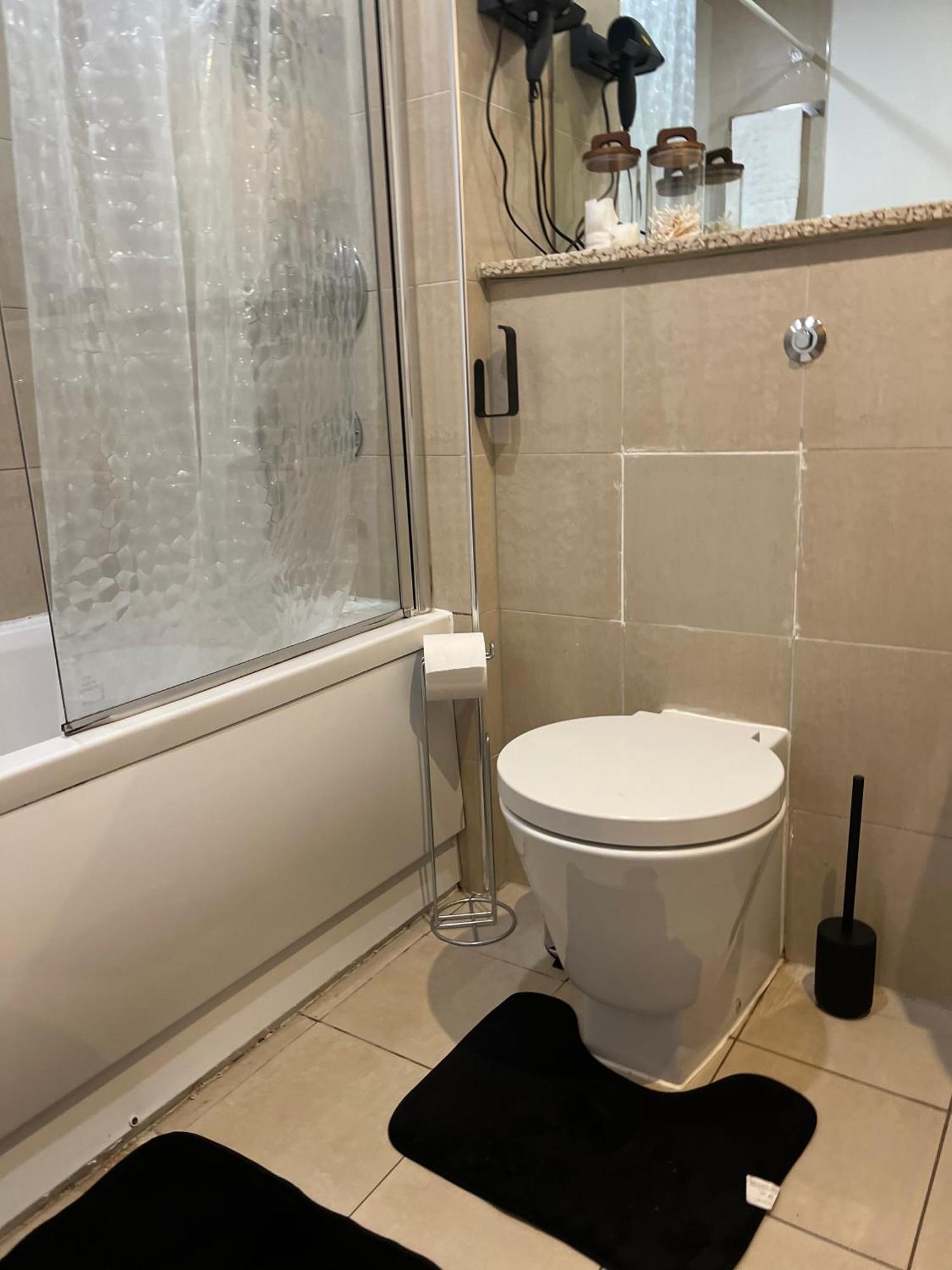 Chinatown Retreat With Free Park & Netflix Apartment