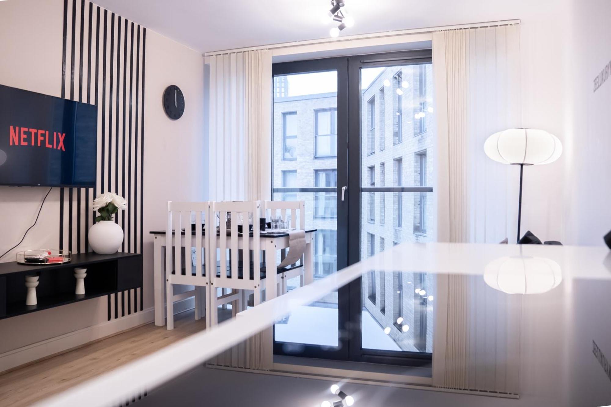 Chinatown Retreat With Free Park & Netflix Apartment *
