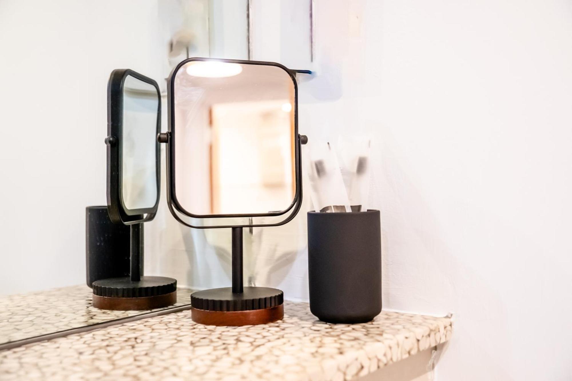 Chinatown Retreat With Free Park & Netflix Apartment *