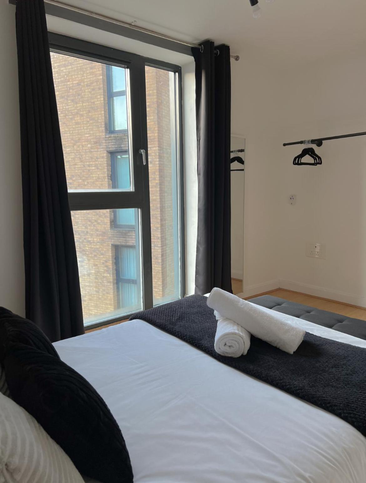Chinatown Retreat With Free Park & Netflix Apartment Birmingham