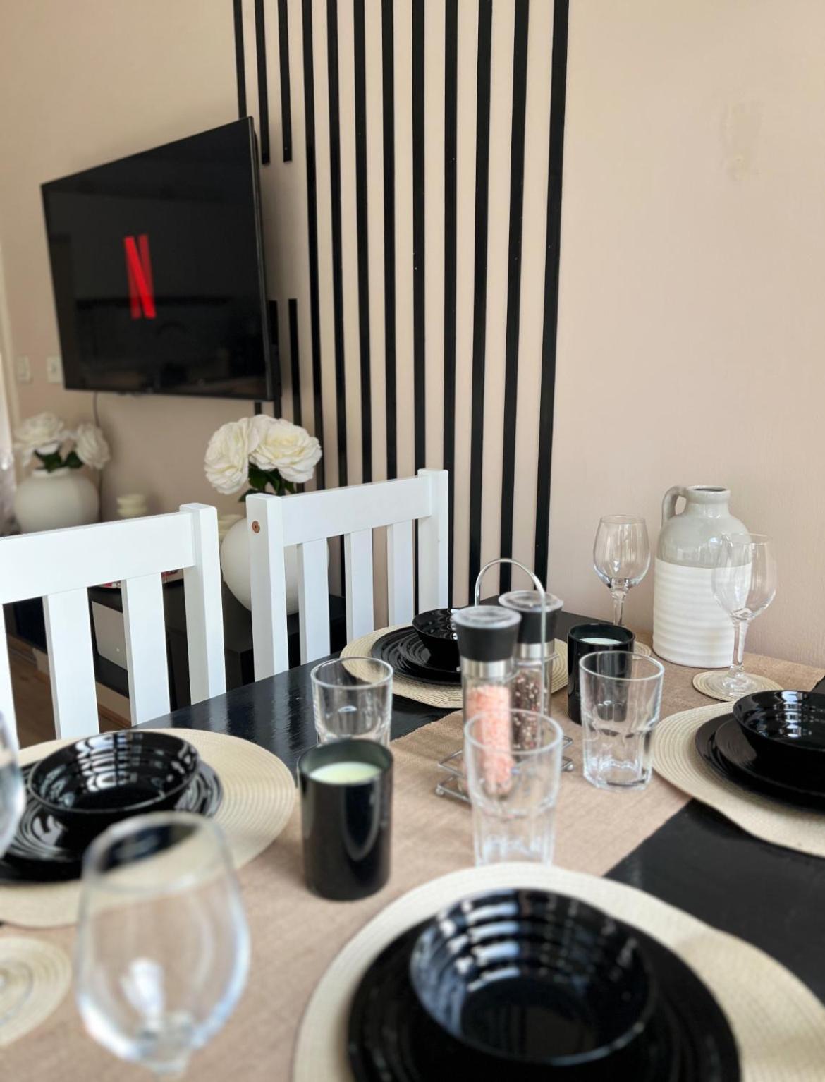 Chinatown Retreat With Free Park & Netflix *